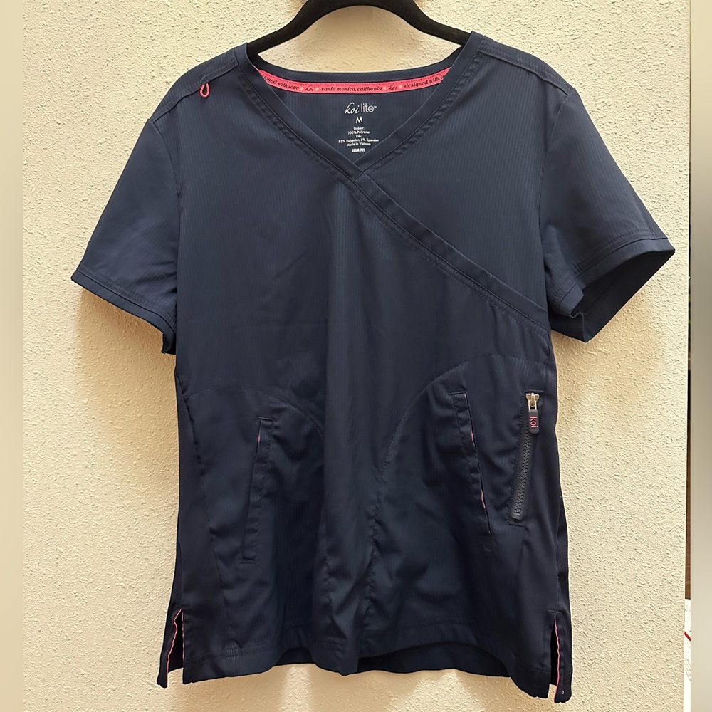 Koi lite SCRUB SET size medium.